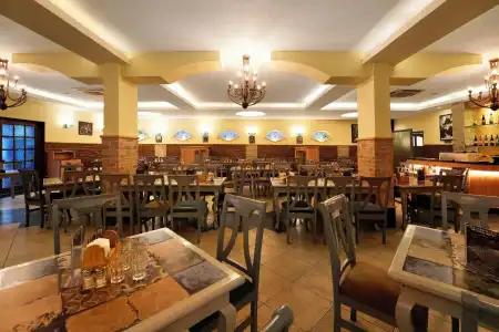 Cross Roads Inn - 7