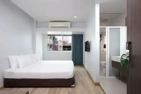 Nantra Silom - 40