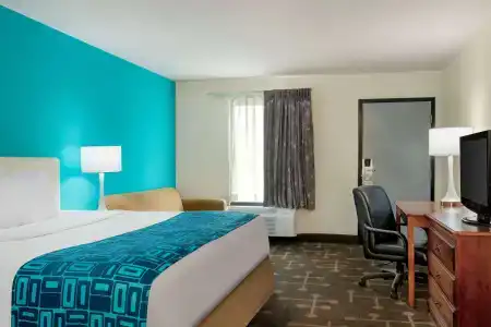 Howard Johnson by Wyndham Chattanooga Lookout Mountain I-24 - 3