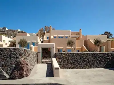 Voreina Gallery Suites - 0