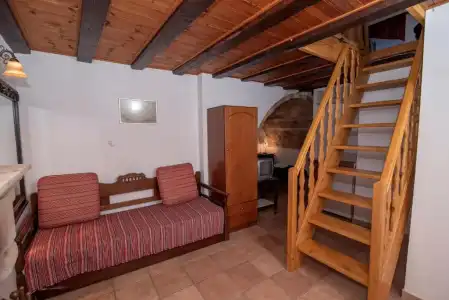 Goulas Traditional Guesthouse - 9