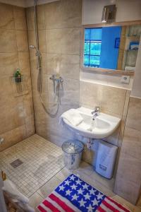 Road Stop Neandertal - 77