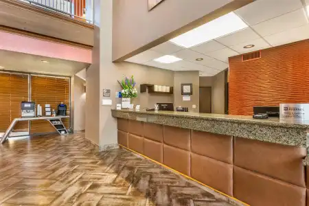 Best Western Plus Scottsdale Thunderbird Suites - 45