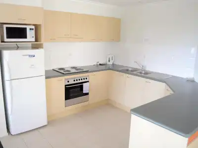 Beachside Holiday Apartments - 21
