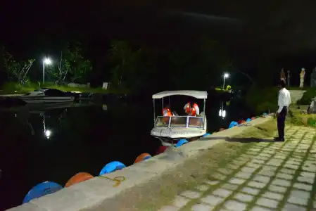 Guruge King's Island Resort - 9