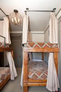 Gardner & Hostel - 91