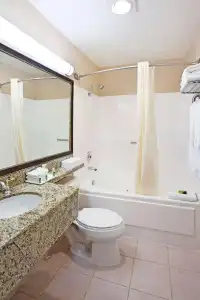 Best Western Plus Marina Shores - 35