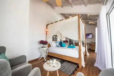 Seapoint Boutique - 115