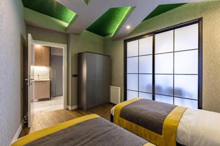 Seraglio & Suites - 125