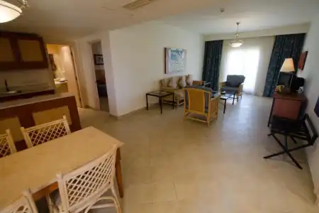 Marina Plaza, Tala Bay - 10