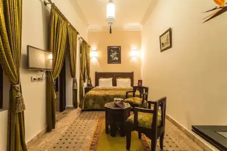 Riad Nasreen - 69