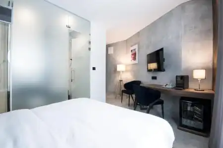 The Location - 24