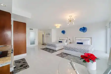 Strand Ocean Drive Suites - 49