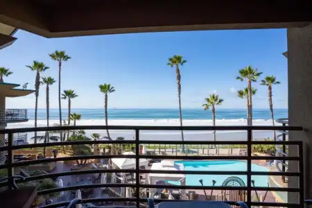 Pacific Terrace - 48