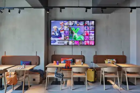 Moxy Hamburg City - 7