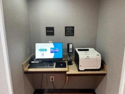 Hampton Inn & Suites Louisville East - 37