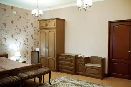 Miss Mari - 10