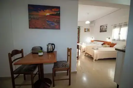 Harrys bar & apartments - 33