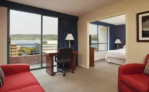 Sheraton Suites Old Town Alexandria - 4