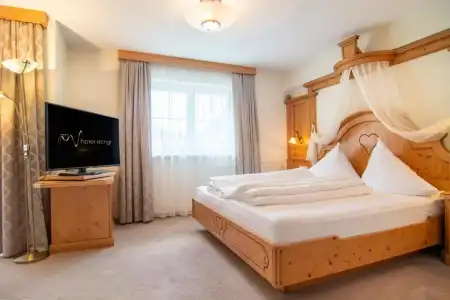 Hotel - 48