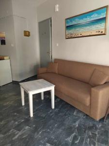Erato Studios & Apartments - 9