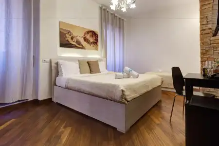 Little Rhome Suites - 5