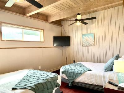 Breakers Boutique Inn - 90