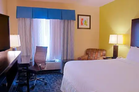 Super 8 by Wyndham Irving/DFW Apt/North - 3
