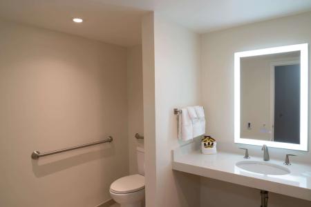 Best Western Plus Monterey Inn - 9