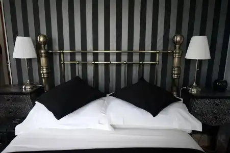 Lakeside Guest House - 2