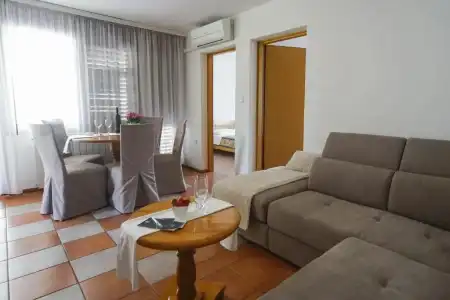 Apartments and Rooms Degra - 90
