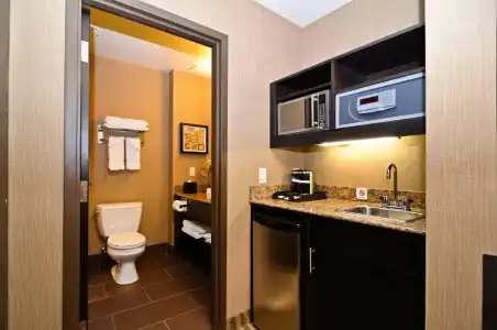 Best Western Premier Freeport Inn Calgary Airport - 66