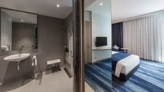 Holiday Inn Express Bangkok Soi Soonvijai by IHG - 6