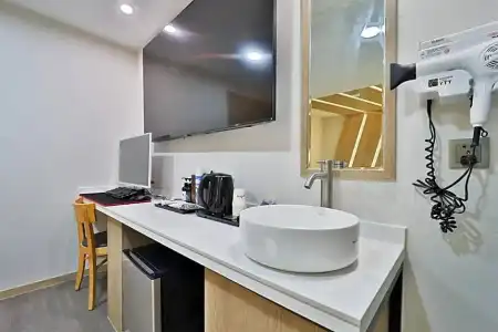 Busan Seomyeon YTT - 81