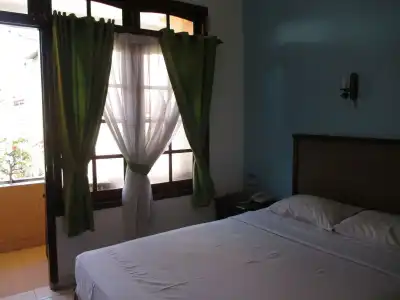 Gloria Amanda - 3