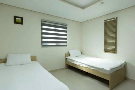 Hub Guest House - 1