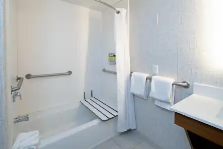 Holiday Inn Express & Suites Fresno South by IHG - 25