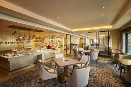Hilton - 23