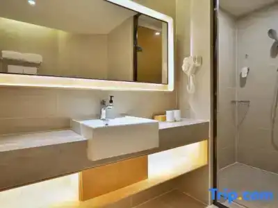 JI Shanghai Hongqiao National Exhibition and Convention Centre Huaxiang Road - 43