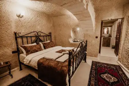 Romantic Cave - 50