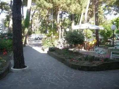 Promenade - 13