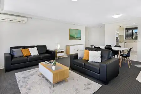 Surfers Century Oceanside Apartments - 3