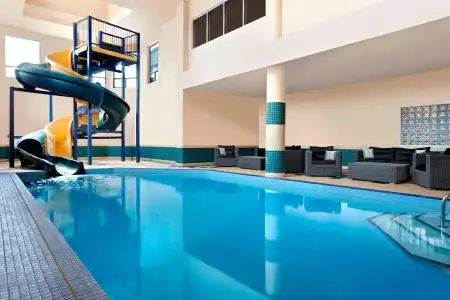 Four Points by Sheraton & Suites Calgary West - 11