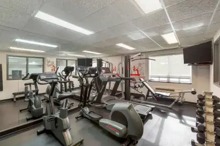 Best Western Plus Burlington Inn & Suites - 20