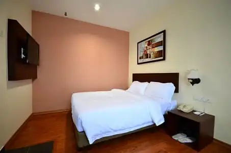 906 Riverside - 43