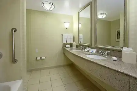 Hilton Garden Inn Sonoma County Airport - 73
