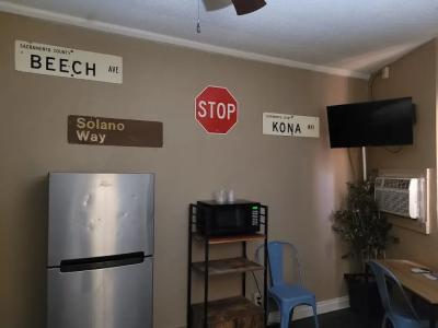 Desert Hills Motel - 69