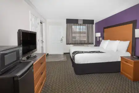 Baymont by Wyndham Greenville Woodruff Rd - 12
