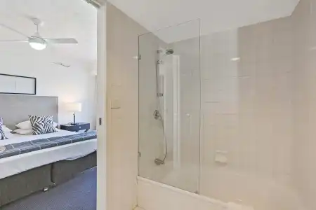 De Ville Apartments - 8