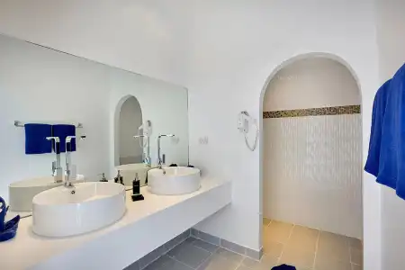 La Perle Luxury Boutique - 6